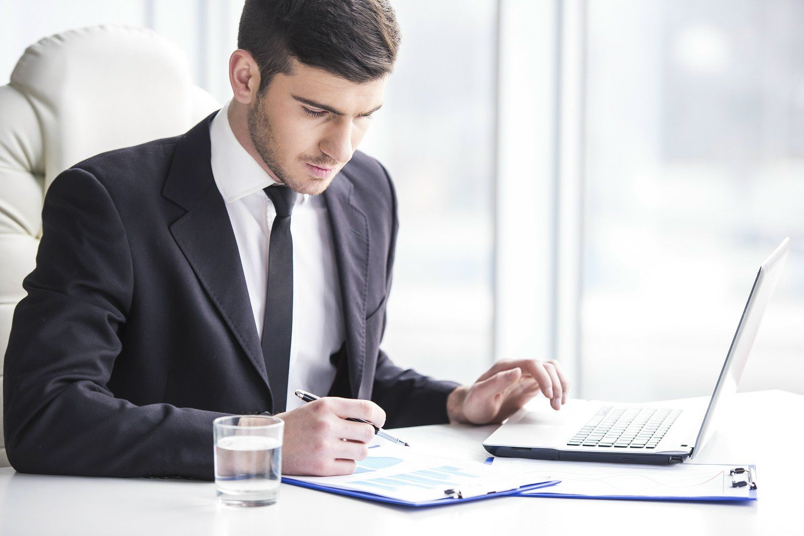 Análise de Benchmark de Concorrentes no Setor de Vendas de Produtos 37